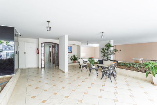 Compra apartamento mobiliado no Itaim Bibi, 2 quartos. — Hall social