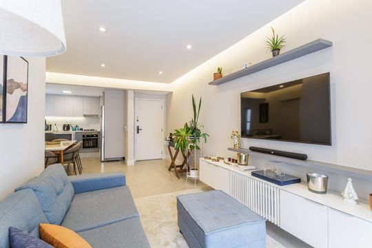 Compra apartamento mobiliado no Itaim Bibi, 2 quartos. — Sala