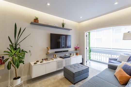Compra apartamento mobiliado no Itaim Bibi, 2 quartos. — Sala