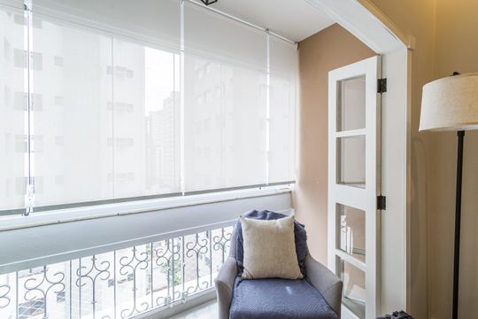 Compra apartamento mobiliado no Itaim Bibi, 2 quartos. — Sala