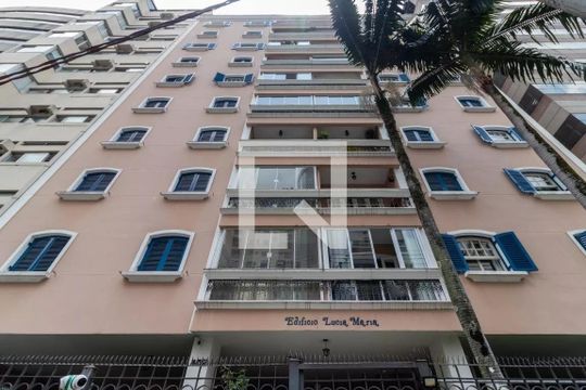 Compra apartamento mobiliado no Itaim Bibi, 2 quartos. — Fachada