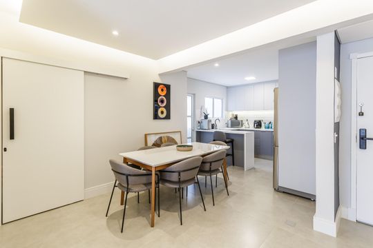 Compra apartamento mobiliado no Itaim Bibi, 2 quartos. — Sala