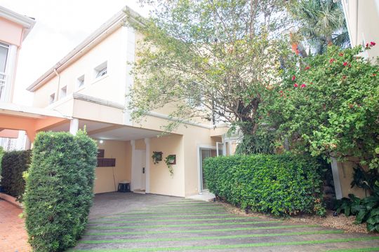 Venda de casa em condomínio no Brooklin com 4 quartos, quintal e varanda gourmet. — Garagem