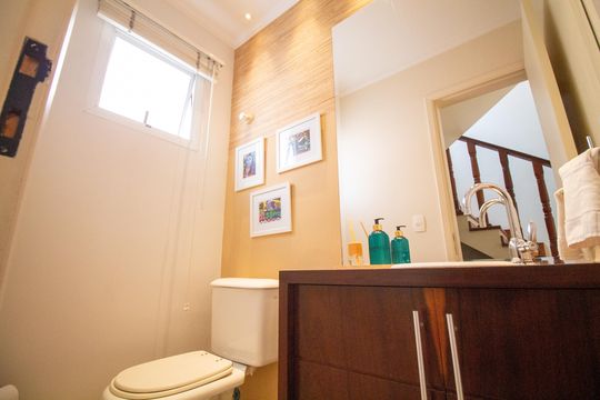 Venda de casa em condomínio no Brooklin com 4 quartos, quintal e varanda gourmet. — Lavabo