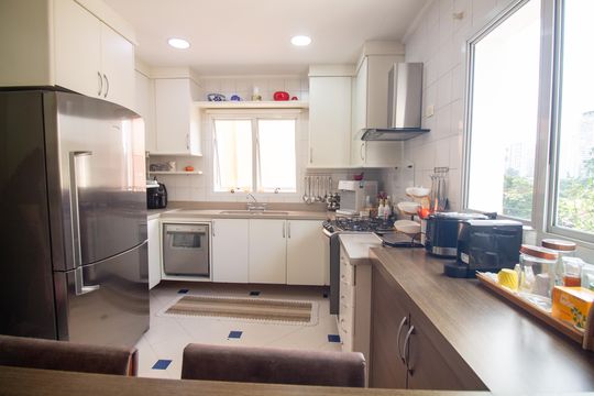 Venda de casa em condomínio no Brooklin com 4 quartos, quintal e varanda gourmet. — Cozinha