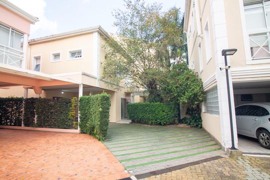 Venda de casa em condomínio no Brooklin com 4 quartos, quintal e varanda gourmet. — Fachada da Casa
