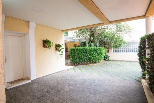 Venda de casa em condomínio no Brooklin com 4 quartos, quintal e varanda gourmet. — Garagem