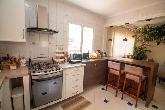 Venda de casa em condomínio no Brooklin com 4 quartos, quintal e varanda gourmet. — Cozinha
