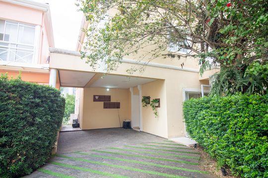 Venda de casa em condomínio no Brooklin com 4 quartos, quintal e varanda gourmet. — Garagem
