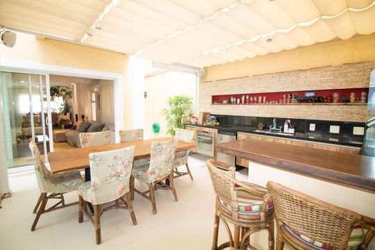 Venda de casa em condomínio no Brooklin com 4 quartos, quintal e varanda gourmet. — Churrasqueira