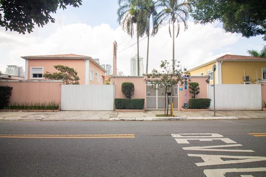 Venda de casa em condomínio no Brooklin com 4 quartos, quintal e varanda gourmet. — Fachada do Condominio