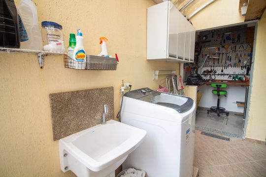 Venda de casa em condomínio no Brooklin com 4 quartos, quintal e varanda gourmet. — Área de Serviço