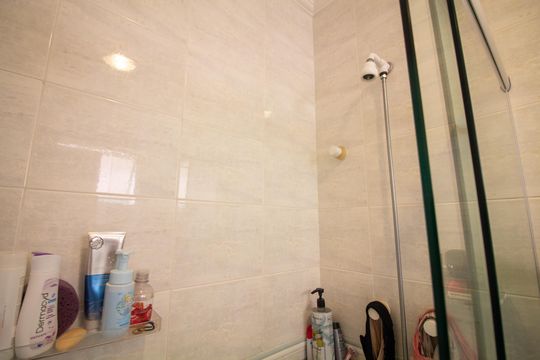 Venda de casa em condomínio no Brooklin com 4 quartos, quintal e varanda gourmet. — Banheiro da Suíte 1