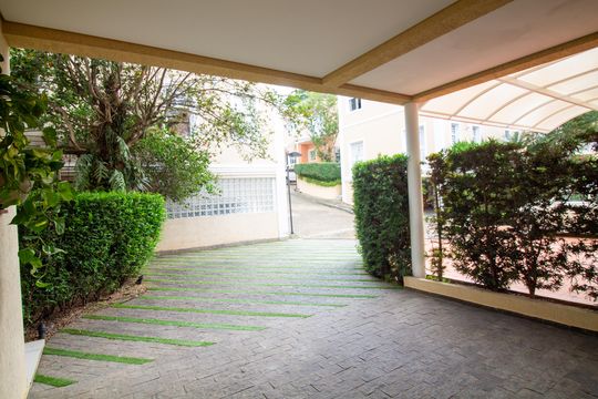 Venda de casa em condomínio no Brooklin com 4 quartos, quintal e varanda gourmet. — Garagem