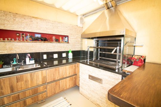 Venda de casa em condomínio no Brooklin com 4 quartos, quintal e varanda gourmet. — Churrasqueira