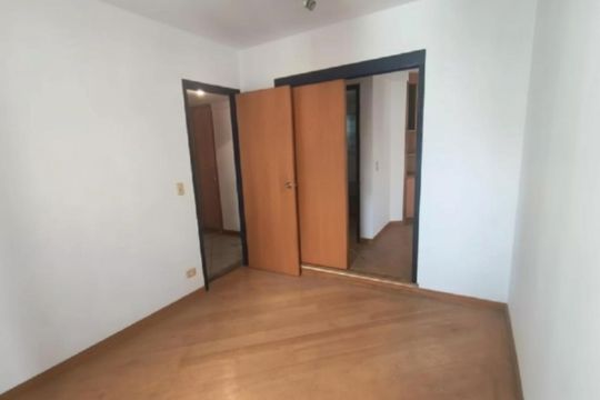 Venda de apartamento em Pinheiros com varanda, 3 quartos, 1 suíte e piscina no condomínio. — Foto 04