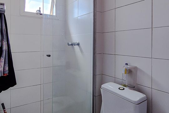 Comprar apartamento mobiliado na Lapa: 4 quartos, 3 suítes. — Banheiro de serviço
