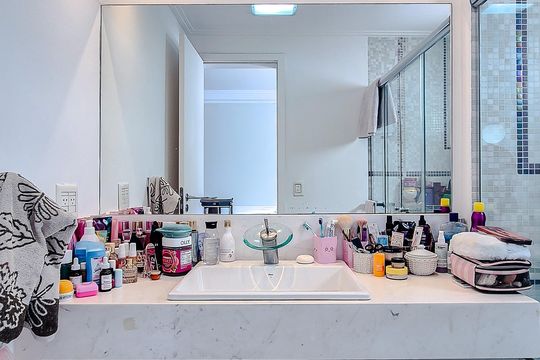 Comprar apartamento mobiliado na Lapa: 4 quartos, 3 suítes. — Banheiro da Suíte 3