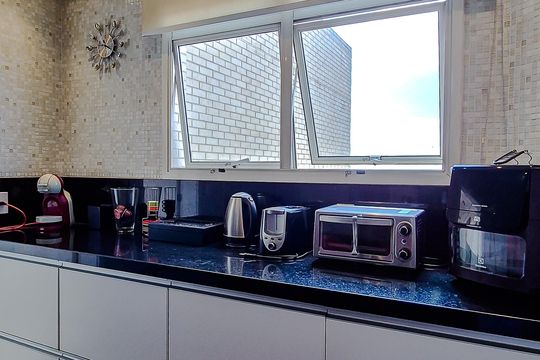 Comprar apartamento mobiliado na Lapa: 4 quartos, 3 suítes. — Cozinha