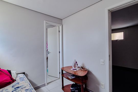 Comprar apartamento mobiliado na Lapa: 4 quartos, 3 suítes. — Quarto de Serviço