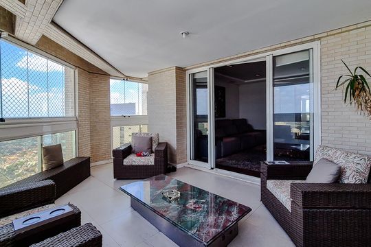 Comprar apartamento mobiliado na Lapa: 4 quartos, 3 suítes. — Varanda da Sala de TV