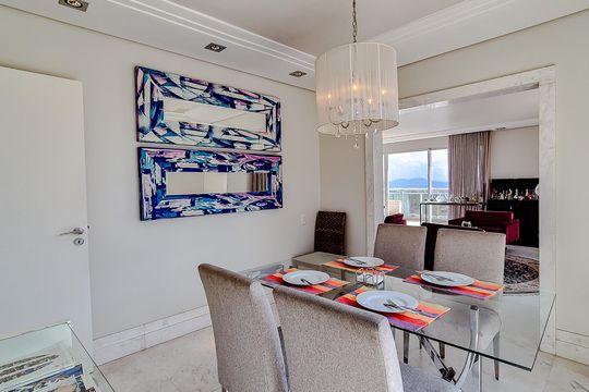 Comprar apartamento mobiliado na Lapa: 4 quartos, 3 suítes. — Sala de Jantar