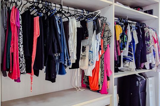 Comprar apartamento mobiliado na Lapa: 4 quartos, 3 suítes. — Closet da Suíte 1