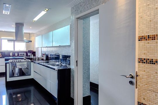 Comprar apartamento mobiliado na Lapa: 4 quartos, 3 suítes. — Cozinha
