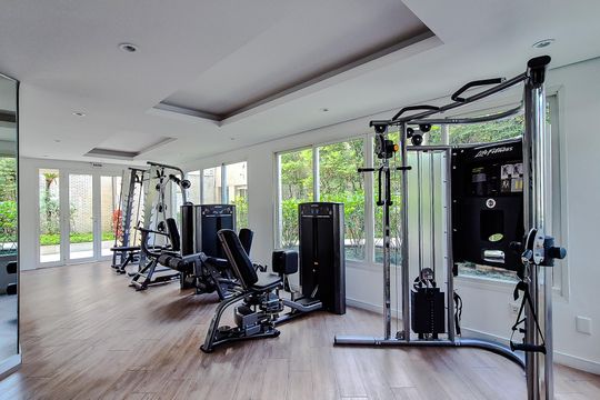 Comprar apartamento mobiliado na Lapa: 4 quartos, 3 suítes. — Área comum - Academia
