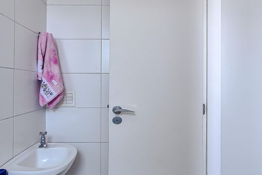 Comprar apartamento mobiliado na Lapa: 4 quartos, 3 suítes. — Banheiro de serviço