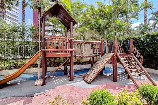 Comprar apartamento mobiliado na Lapa: 4 quartos, 3 suítes. — Área comum - Playground