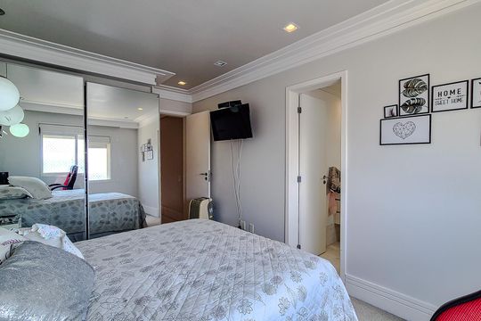 Comprar apartamento mobiliado na Lapa: 4 quartos, 3 suítes. — Quarto 3 - Suíte
