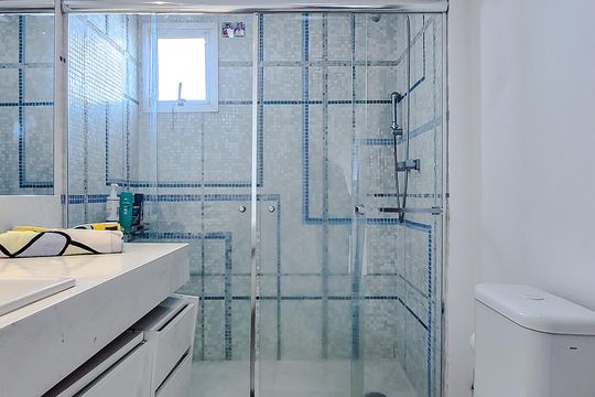 Comprar apartamento mobiliado na Lapa: 4 quartos, 3 suítes. — Banheiro da Suíte 2