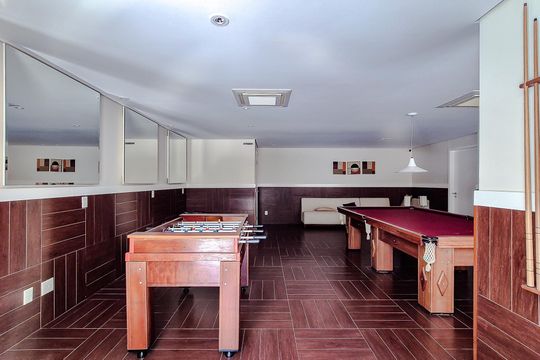 Comprar apartamento mobiliado na Lapa: 4 quartos, 3 suítes. — Sala de Jogos