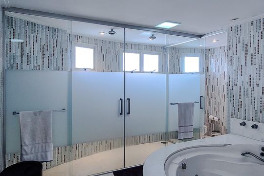 Comprar apartamento mobiliado na Lapa: 4 quartos, 3 suítes. — Banheiro da Suíte 1