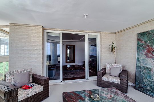 Comprar apartamento mobiliado na Lapa: 4 quartos, 3 suítes. — Varanda da Sala de TV