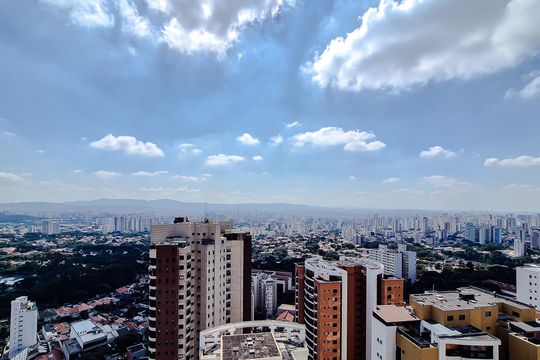 Comprar apartamento mobiliado na Lapa: 4 quartos, 3 suítes. — vista da Área externa