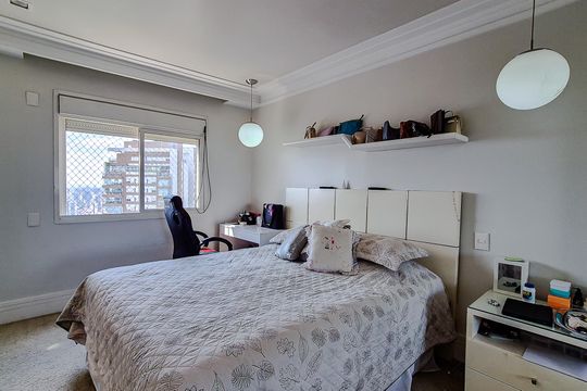 Comprar apartamento mobiliado na Lapa: 4 quartos, 3 suítes. — Quarto 3 - Suíte