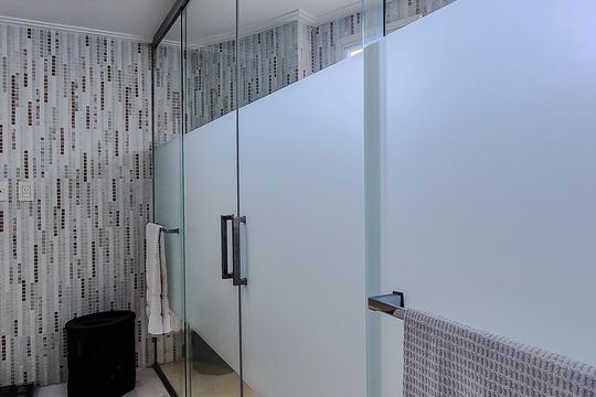 Comprar apartamento mobiliado na Lapa: 4 quartos, 3 suítes. — Banheiro da Suíte 1