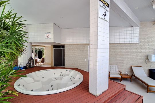 Comprar apartamento mobiliado na Lapa: 4 quartos, 3 suítes. — Área comum