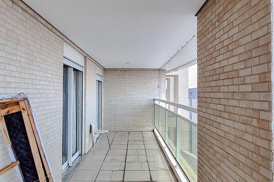 Comprar apartamento mobiliado na Lapa: 4 quartos, 3 suítes. — Quarto 2 - Varanda