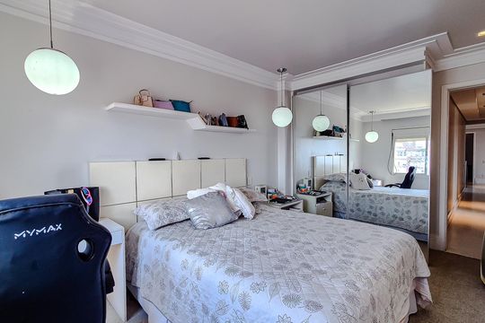 Comprar apartamento mobiliado na Lapa: 4 quartos, 3 suítes. — Quarto 3 - Suíte