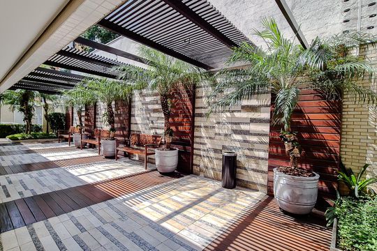 Comprar apartamento mobiliado na Lapa: 4 quartos, 3 suítes. — Área comum