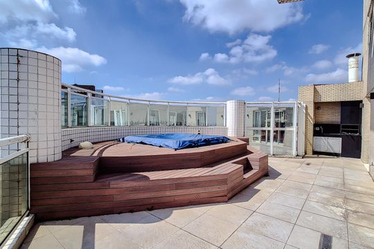 Comprar apartamento mobiliado na Lapa: 4 quartos, 3 suítes. — Área externa