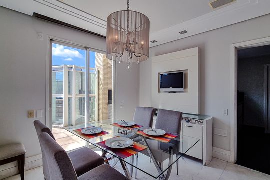 Comprar apartamento mobiliado na Lapa: 4 quartos, 3 suítes. — Sala de Jantar