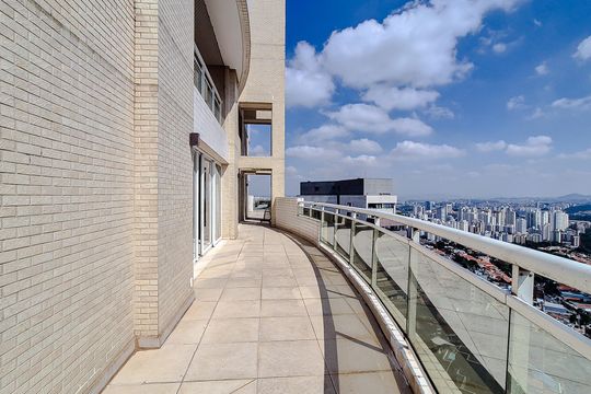 Comprar apartamento mobiliado na Lapa: 4 quartos, 3 suítes. — Área externa