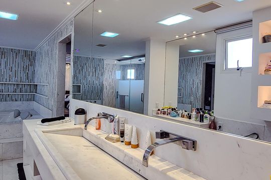 Comprar apartamento mobiliado na Lapa: 4 quartos, 3 suítes. — Banheiro da Suíte 1