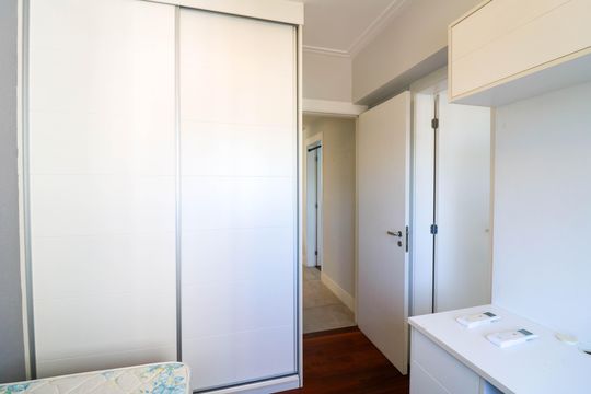 Comprar apartamento no Jardim das Acacias com 3 suítes, closet e piscina no condomínio. — Suíte 2