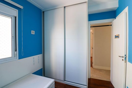 Comprar apartamento no Jardim das Acacias com 3 suítes, closet e piscina no condomínio. — Suíte 1