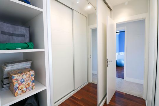 Comprar apartamento no Jardim das Acacias com 3 suítes, closet e piscina no condomínio. — Suíte 3